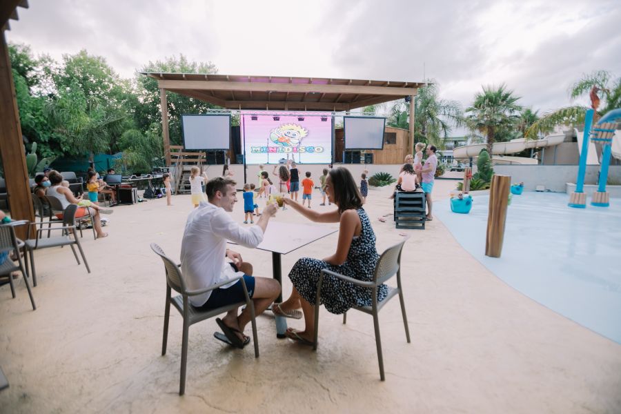 Bar Restaurant next to the children's pool