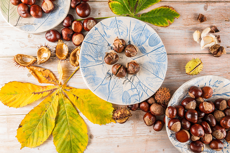 Piatto con castagne arrostite per celebrare la Castanyada