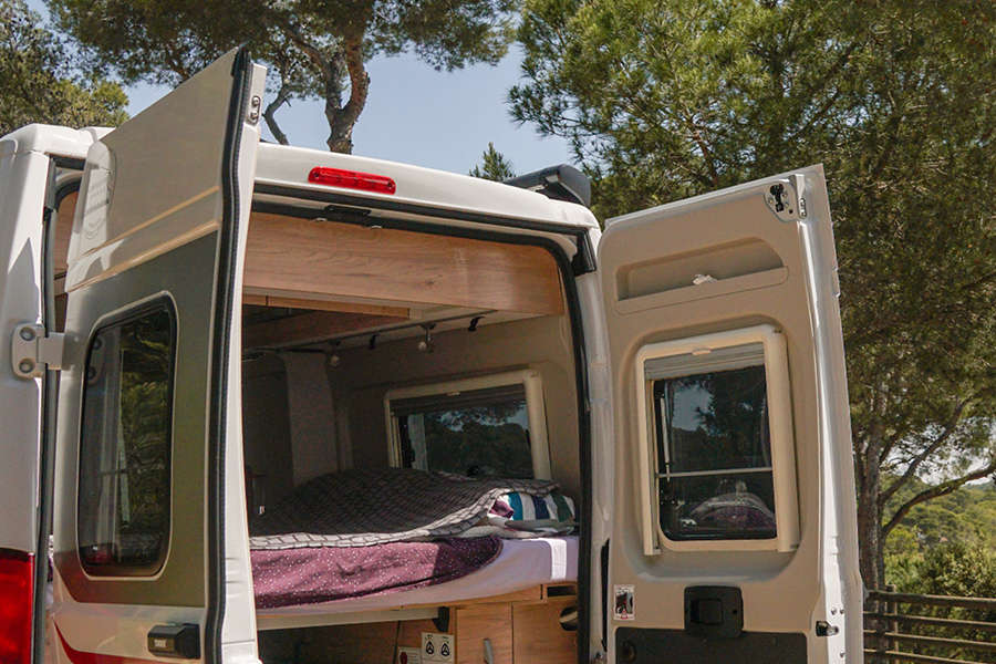 Camper cama 900x600