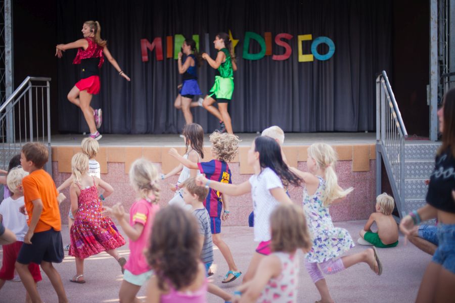 Camping_Cala_Gogo-Animación-Bailar_en_el_camping_con_niños.jpg