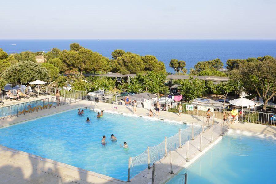 Piscina climatizada por energía solar