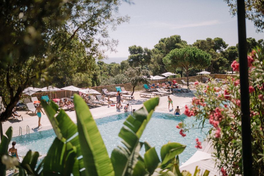 Piscina con burbujas junto al Bar Restaurante Chill Out