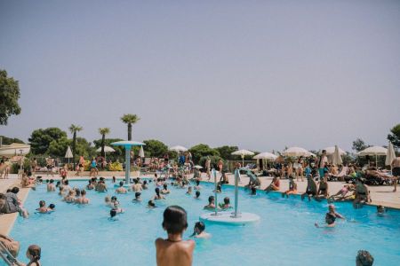 Piscinas en el centro del camping