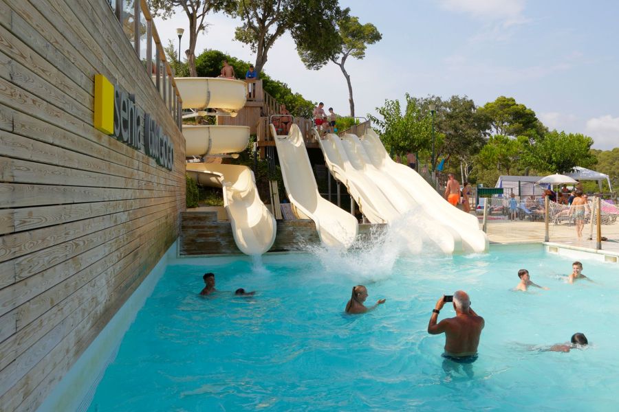 5 Toboganes en la piscina │ Camping Cala Gogo │Costa Brava