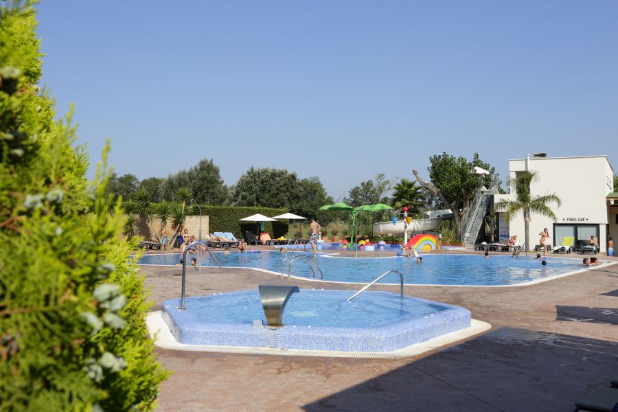 Zona de piscinas: Jacuzzi del Camping Riu