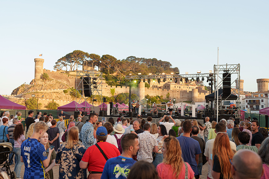 Escena del festival de Rumba y musica catalana en Tossa de Mar