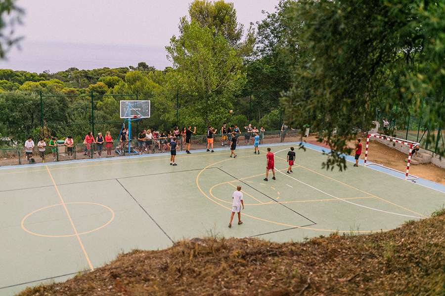 Sports fields with sea view at Sènia Cala Gogo Campsites